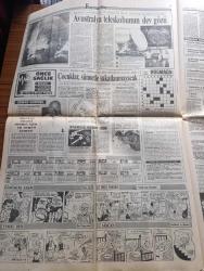 Halka ve Olaylara Tercüman Gazetesi - Turkish Newspaper - 30 Ağustos 1990 - 30 Ağustos Zafer Bayramı kutlu olsun - ordumuzda yeni dönem - Genelkurmay Başkanı Necip Torumtay oldu fotoğraf - Kara Kuvvetleri komutanı Doğan Güreş Fotoğrafı - jandarma Genel komutanı Eşref Bitlis Fotoğrafı - Saddam rehineler için kıvırıyor - Hafız Esad sınıra 10 Tugay yığdı - tercüman muhabiri Selahattin Sadıkoğlu rambolar arasında fotoğraf - Habur cennet kapısı - Atatürk barajı'na radarlı koruma - PKK ev bastı - 53 yıllık uygulama tartışma getirdi adli tatil kaldırılsın mı - Avustralya teleskobunun dev gözü - Sibel Can Nil Ünal Osman Yağmurdereli ve Selami Şahin Caddebostan Maksimde - 30 Ağustos Zafer Bayramı gecesinde Ajda Pekkan Zerrin Özer İbrahim Tatlıses Ve Coşkun Sabah sahnede Fotoğrafı - Fenerbahçe başkanı Metin Aşık sokağa çıkamıyorum dedi - Zeytinburnu Galatasaray maçı Ali Sami Yen'de oynanacak - Türk futbolu nasıl gelişir sorusuna Piontek Milne Ve Hiddink'ten ortak cevap