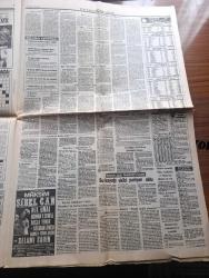 Halka ve Olaylara Tercüman Gazetesi - Turkish Newspaper - 30 Ağustos 1990 - 30 Ağustos Zafer Bayramı kutlu olsun - ordumuzda yeni dönem - Genelkurmay Başkanı Necip Torumtay oldu fotoğraf - Kara Kuvvetleri komutanı Doğan Güreş Fotoğrafı - jandarma Genel komutanı Eşref Bitlis Fotoğrafı - Saddam rehineler için kıvırıyor - Hafız Esad sınıra 10 Tugay yığdı - tercüman muhabiri Selahattin Sadıkoğlu rambolar arasında fotoğraf - Habur cennet kapısı - Atatürk barajı'na radarlı koruma - PKK ev bastı - 53 yıllık uygulama tartışma getirdi adli tatil kaldırılsın mı - Avustralya teleskobunun dev gözü - Sibel Can Nil Ünal Osman Yağmurdereli ve Selami Şahin Caddebostan Maksimde - 30 Ağustos Zafer Bayramı gecesinde Ajda Pekkan Zerrin Özer İbrahim Tatlıses Ve Coşkun Sabah sahnede Fotoğrafı - Fenerbahçe başkanı Metin Aşık sokağa çıkamıyorum dedi - Zeytinburnu Galatasaray maçı Ali Sami Yen'de oynanacak - Türk futbolu nasıl gelişir sorusuna Piontek Milne Ve Hiddink'ten ortak cevap