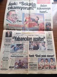 Halka ve Olaylara Tercüman Gazetesi - Turkish Newspaper - 30 Ağustos 1990 - 30 Ağustos Zafer Bayramı kutlu olsun - ordumuzda yeni dönem - Genelkurmay Başkanı Necip Torumtay oldu fotoğraf - Kara Kuvvetleri komutanı Doğan Güreş Fotoğrafı - jandarma Genel komutanı Eşref Bitlis Fotoğrafı - Saddam rehineler için kıvırıyor - Hafız Esad sınıra 10 Tugay yığdı - tercüman muhabiri Selahattin Sadıkoğlu rambolar arasında fotoğraf - Habur cennet kapısı - Atatürk barajı'na radarlı koruma - PKK ev bastı - 53 yıllık uygulama tartışma getirdi adli tatil kaldırılsın mı - Avustralya teleskobunun dev gözü - Sibel Can Nil Ünal Osman Yağmurdereli ve Selami Şahin Caddebostan Maksimde - 30 Ağustos Zafer Bayramı gecesinde Ajda Pekkan Zerrin Özer İbrahim Tatlıses Ve Coşkun Sabah sahnede Fotoğrafı - Fenerbahçe başkanı Metin Aşık sokağa çıkamıyorum dedi - Zeytinburnu Galatasaray maçı Ali Sami Yen'de oynanacak - Türk futbolu nasıl gelişir sorusuna Piontek Milne Ve Hiddink'ten ortak cevap
