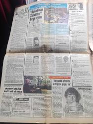 Halka ve Olaylara Tercüman Gazetesi - Turkish Newspaper - 16 Mayıs 1988 - çifte bayram Ramazan bayramı ve 19 Mayıs kutlamaları - Kızılordu 8.5 yıldır işgal ve zulmettiği Afganistan'ı terk etmeye başladı Fotoğrafı - Süleyman Demirel Taha Akyol'a darbelerin ideolojisini anlattı - DYP kongresinin ikinci gününde Hüsamettin Cindoruk bir bildiri yayınlayarak adaylıktan çekildi - teslim ol çağrısına ateşle cevap veren 7 eşkıya öldürüldü - Turgut Özal Marmaris Altın Yunus tesislerini hizmete açtı - Kenan Evren'in Çamlıdere baskını - Kudüs'ü Yahudilerden kimse alamaz - Hasan Celal Güzel'den TRT'ye suçlama - 10. Uluslararası kazı araştırma ve arkeometri sempozyumu - Eyüpspor nefes aldı - Galatasaray şampiyon - Tanju Çolak 37 gol attı - Galatasaray antrenörü Jupp Derwall'den omuzlarda veda - Derwall artık Türk Alman Derneği için çalışacağım dedi - karşıyaka'yı 2-0 yenen Galatasaray'da golleri Tanju Çolak ve Prekazi attı Fotoğrafı - Beşiktaş paydos dedi - Kemal Belgin köşe yazısı - Tv'de bugün