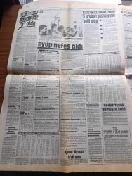 Halka ve Olaylara Tercüman Gazetesi - Turkish Newspaper - 16 Mayıs 1988 - çifte bayram Ramazan bayramı ve 19 Mayıs kutlamaları - Kızılordu 8.5 yıldır işgal ve zulmettiği Afganistan'ı terk etmeye başladı Fotoğrafı - Süleyman Demirel Taha Akyol'a darbelerin ideolojisini anlattı - DYP kongresinin ikinci gününde Hüsamettin Cindoruk bir bildiri yayınlayarak adaylıktan çekildi - teslim ol çağrısına ateşle cevap veren 7 eşkıya öldürüldü - Turgut Özal Marmaris Altın Yunus tesislerini hizmete açtı - Kenan Evren'in Çamlıdere baskını - Kudüs'ü Yahudilerden kimse alamaz - Hasan Celal Güzel'den TRT'ye suçlama - 10. Uluslararası kazı araştırma ve arkeometri sempozyumu - Eyüpspor nefes aldı - Galatasaray şampiyon - Tanju Çolak 37 gol attı - Galatasaray antrenörü Jupp Derwall'den omuzlarda veda - Derwall artık Türk Alman Derneği için çalışacağım dedi - karşıyaka'yı 2-0 yenen Galatasaray'da golleri Tanju Çolak ve Prekazi attı Fotoğrafı - Beşiktaş paydos dedi - Kemal Belgin köşe yazısı - Tv'de bugün