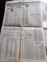 Gölge Adam Gazetesi - Turkish Newspaper - 7 13 Şubat 1989 - Fikri Sağlar SHP'yi anlatıyor - uzmanlar uyarıyor dolmabahçe'deki gazhane patlarsa İstanbul enkaz olur - dünyanın en hafif cezası Türk eczacılarına - ABD'de  profesörler 12 bizimkiler ise 1 milyon TL maaş alıyor - utanmadan ağlayanlar yazan Ertuğrul Akbay - TOBB başkanı Ali Coşkun bankaların hatasını sanayiciler ödedi dedi - beyoğlu'nun altın kalpli Marko paşası Haluk Öztürkatalay Fotoğrafı - ANAP grup başkanvekili Haydar Özalp'ten Süleyman Demirel ve Erdal İnönü değerlendirmesi - Bergama'daki kazı çalışmaları için Alman bilgisayarları kullanılıyor - Fatma Girik SHP'yi karıştırdı - Renault 12 Toros - Bülent Ersoy aptallığıma verin dedi - Sheraton Oteli iş kadınlarına ağırladı - Schumacher'in başarısının sırrı ne - TV'de 15-20 yıllık filmler ne maksatla oynatılıyor - Türk sporunda seks sorunu - takımın kötü gidişinden sorunu tutulan Galatasaray basketbol antrenörü Jak Avina Fotoğrafı - spiker Necla Erol'un gazetecilik merakı