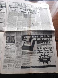 Gölge Adam Gazetesi - Turkish Newspaper - 24 Temmuz 2 Ağustos 1988  - Atatürk'ü mason doktoru mu zehirledi - Atatürk niçin hastalığının son zamanlarında beni Türk hekimlere emanet ediniz demişti - kıssadan hisse yazar Ertuğrul Akbay - Turgut Sunalp Turgut Özal'ı beğenmem ama gene ondan iyisi yok dedi - Üstad bir mason anlatıyor Masonluğun içyüzü Yazı Dizisi - Semra Özal Guinness rekorlar kitabı'na girdi - Cumhuriyet altını 50 yılda 14 bin kat değer kazandı - işçilerin ve sendikaların ortak görüşü sendikacı milletvekilleri bizi temsil edemiyor - Hindistan füze yapımı peşinde - 24. Temmuz'un 25. Yıldönümünde Türk sendikacılığının panoraması - mürefte şarapları ihraç ediliyor - Adnan Kaşıkçı Türk öğrencilerine 5 yıl boyunca burs veriyor - çok uluslu futbolumuz - Beşiktaş zirveye uçacak - Beşiktaş 88 89 futbol takımı kadrosu Fotoğrafı - Beşiktaş gerçeği yazan Haldun Domaç - beşiktaşlının golcüsü Ferdinand ve Şifo Mehmet Fotoğrafı - Galatasaray'ın Yugoslav yıldızı Prekazi Fotoğrafı