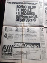 Gölge Adam Gazetesi - Turkish Newspaper - 24 Temmuz 2 Ağustos 1988  - Atatürk'ü mason doktoru mu zehirledi - Atatürk niçin hastalığının son zamanlarında beni Türk hekimlere emanet ediniz demişti - kıssadan hisse yazar Ertuğrul Akbay - Turgut Sunalp Turgut Özal'ı beğenmem ama gene ondan iyisi yok dedi - Üstad bir mason anlatıyor Masonluğun içyüzü Yazı Dizisi - Semra Özal Guinness rekorlar kitabı'na girdi - Cumhuriyet altını 50 yılda 14 bin kat değer kazandı - işçilerin ve sendikaların ortak görüşü sendikacı milletvekilleri bizi temsil edemiyor - Hindistan füze yapımı peşinde - 24. Temmuz'un 25. Yıldönümünde Türk sendikacılığının panoraması - mürefte şarapları ihraç ediliyor - Adnan Kaşıkçı Türk öğrencilerine 5 yıl boyunca burs veriyor - çok uluslu futbolumuz - Beşiktaş zirveye uçacak - Beşiktaş 88 89 futbol takımı kadrosu Fotoğrafı - Beşiktaş gerçeği yazan Haldun Domaç - beşiktaşlının golcüsü Ferdinand ve Şifo Mehmet Fotoğrafı - Galatasaray'ın Yugoslav yıldızı Prekazi Fotoğrafı