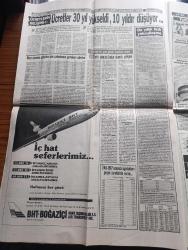 Gölge Adam Gazetesi - Turkish Newspaper - 5 12 Temmuz 1988 - Adnan Kaşıkçı'nın yanından geliyoruz - Adnan Kaşıkçı'nın gözüyle Türkiye - Büyükada Anadolu kulübüne daire fiyatına üyelik - Adnan Menderes'in boynuna geçirilen yağlı kement ve Turgut Özal'a sıkılan kurşun - Dinci yamyamlar yazan Ertuğrul Akbay - Nejat Eczacıbaşı'nın önerisi genel sağlık sigortası yapılmalıdır - Beşiktaş'ın yeni bombası Şifo Mehmet - hayvan severler derneği - Erdal İnönü cumhurbaşkanı Deniz Baykal Başbakan SHP'lilerin hayali - Sovyetler yakıtı hidrojen olan bir uçak denediler - İskenderun körfezi'nde petrol aranıyor - Adalar Belediye Başkanı Recep Koç - Türkiye'nin kaderinde rol oynayan ünlü mason bankacı sigortacı ve iş adamları - Türk futbolseverler tarafından Kahramanmaraşlı Şifo Mehmet olarak bilinen genç futbolcu ailesiyle Fotoğrafı - Tütünbank'ta yönetim Yaşar grubuna geçti - Kenan Evren ABD gezisindeki tutumuyla halkın sempatisini kazandı - Yıldız savaşlarının bir radarı önce katil arıya karşı