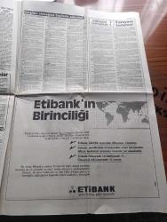 Gölge Adam Gazetesi - Turkish Newspaper - 5 12 Temmuz 1988 - Adnan Kaşıkçı'nın yanından geliyoruz - Adnan Kaşıkçı'nın gözüyle Türkiye - Büyükada Anadolu kulübüne daire fiyatına üyelik - Adnan Menderes'in boynuna geçirilen yağlı kement ve Turgut Özal'a sıkılan kurşun - Dinci yamyamlar yazan Ertuğrul Akbay - Nejat Eczacıbaşı'nın önerisi genel sağlık sigortası yapılmalıdır - Beşiktaş'ın yeni bombası Şifo Mehmet - hayvan severler derneği - Erdal İnönü cumhurbaşkanı Deniz Baykal Başbakan SHP'lilerin hayali - Sovyetler yakıtı hidrojen olan bir uçak denediler - İskenderun körfezi'nde petrol aranıyor - Adalar Belediye Başkanı Recep Koç - Türkiye'nin kaderinde rol oynayan ünlü mason bankacı sigortacı ve iş adamları - Türk futbolseverler tarafından Kahramanmaraşlı Şifo Mehmet olarak bilinen genç futbolcu ailesiyle Fotoğrafı - Tütünbank'ta yönetim Yaşar grubuna geçti - Kenan Evren ABD gezisindeki tutumuyla halkın sempatisini kazandı - Yıldız savaşlarının bir radarı önce katil arıya karşı