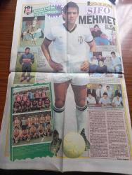 Gölge Adam Gazetesi - Turkish Newspaper - 5 12 Temmuz 1988 - Adnan Kaşıkçı'nın yanından geliyoruz - Adnan Kaşıkçı'nın gözüyle Türkiye - Büyükada Anadolu kulübüne daire fiyatına üyelik - Adnan Menderes'in boynuna geçirilen yağlı kement ve Turgut Özal'a sıkılan kurşun - Dinci yamyamlar yazan Ertuğrul Akbay - Nejat Eczacıbaşı'nın önerisi genel sağlık sigortası yapılmalıdır - Beşiktaş'ın yeni bombası Şifo Mehmet - hayvan severler derneği - Erdal İnönü cumhurbaşkanı Deniz Baykal Başbakan SHP'lilerin hayali - Sovyetler yakıtı hidrojen olan bir uçak denediler - İskenderun körfezi'nde petrol aranıyor - Adalar Belediye Başkanı Recep Koç - Türkiye'nin kaderinde rol oynayan ünlü mason bankacı sigortacı ve iş adamları - Türk futbolseverler tarafından Kahramanmaraşlı Şifo Mehmet olarak bilinen genç futbolcu ailesiyle Fotoğrafı - Tütünbank'ta yönetim Yaşar grubuna geçti - Kenan Evren ABD gezisindeki tutumuyla halkın sempatisini kazandı - Yıldız savaşlarının bir radarı önce katil arıya karşı