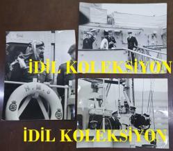 KRAL III. CHARLES'IN (CHARLES PHILIP ARTHUR GEORGE) ORİJİNAL BÜYÜK BOY 3'LÜ FOTOĞRAF SETİ - ORIGINAL PHOTOGRAPH OF CHARLES III, (CHARLES PHILIP ARTHUR GEORGE) - 25,5 x 20 cm EBADINDA - PRENS CHARLES, MAYIN TARAMA GEMİSİ BRONİNGTON'I CUMA GÜNÜ (12-11-1976) LONDRA'YA GETİRDİ. GEMİYİ DOĞRUDAN TOWER PİER'E KADAR YANAŞTIRDI. ERTESİ PAZAR, YANİ 28. DOĞUM GÜNÜNDE, KÜÇÜK GEMİDE KRALİYET AİLESİ'NİN DİĞER ÜYELERİNİ AĞIRLADI. (ÜRDÜN VELİAHT PRENSİ HASSAN DA GEMİDE YER ALDI.)  - (PRINCE CHARLES BROUGHT HIS SHIP, THE MINESWEEPER BRONINGTON, HOME TO LONDON ON FRIDAY (12-11-1976) HE SAILED THE SHIP RIGHT UP TO TOWER PIER. THE FOLLOWING SUNDAY, WHICH WAS HIS 28TH BIRTHDAY, HE PLAYED HOST TO OTHER MEMBERS OF THE ROYAL FAMILY ABOARD THE LITTLE SHIP. JORDAN'S CROWN PRINCE HASSAN WAS ALSO ON BOARD.) - ÖZEL ARŞİV