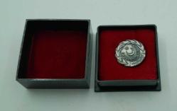 İNSANLIK EL ELE AĞOSTOS 1999 DERPHANE NIN BASTIĞI GÜMÜŞ ROZET