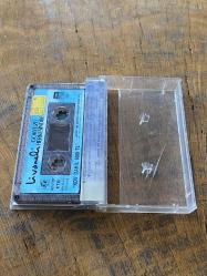 ZÜLFÜ LİVANELİ - GÖKYÜZÜ HERKESİNDİR - KASET