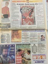 KELEBEK GAZETESİ DOĞUM GÜNÜ HEDİYESİ (TURKISH NEWSPAPPER) - 8 ARALIK 1992 - TAM TAKIM 4 SAYFADIR -Kraliçe Elizabeth-Azize Bergin-Fatih Çekirge-Gündüz Tezmen-Muhteşem Nejdat-M. Ata Nurun-Güzin Abla-Kraliçe Elizabeth sonunda isyan etti-Aaa yetti artık-Leman Şam çimen yemiş-Bıçak kemiğe dayanınca-Artık istediği gibi davranıyor-Bu sergiyi görün-Etnik kozmetik ürünleri-Herkes son haberleri sizden öğrensin-Kadın bakanlığı-Erkek adam temizlikçi olmaz-Ev kadınına dolgun maaş-Kim korkar gripten-Her şey daha dün gibi unutulmaz anılar-Selülite karşı savaşın-Lahana yapraklarını değerlendirin-Huzur dolu yaşlılık-Gaultierin defile hazırlığı