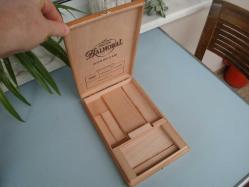 BALMORAL AHŞAP PURO KUTUSU ( Menteşeli & Kilitli Kapaklı ) MÜKEMMEL KONSİYONDA ÇOK ŞIK AHŞAP KUTU - Made DOMINICAN REPUBLIC