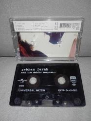 Kaset Şebnem Ferah artık kısa cümleler kuruyorum albümü. Orijinal 1999 Universal müzik. Sorunsuz çalışıyor. kartonet iyi durumda koleksiyonluk