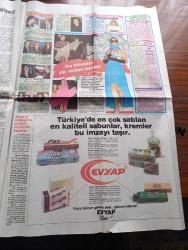 Gölge Adam Gazetesi - Turkish Newspaper - 13 19 Aralık 1988 - sıkıyönetimdeki yargılamalar tekrar gözden geçirilmelidir başyazı - Türk masonlarının lideri Üstad Orhan Alsaç anlatıyor - Türkiye'de darbe isteyen profesörün kimliğini açıklıyoruz Demir Demirgil Fotoğrafı - İstanbul Valisi Cahit Bayar Sabancı'ya dur dedi - Eyvap reklam - Sovyetler birliği'nde yabancı dil eğitimi ve spor yuvada başlar - Emlak Bankası - SHP grup başkanvekili Hikmet Çetin Davos Papandreu'nun bir mizansenidir dedi - Sabancı Ağa'nın komünist bacağı - Vakko tam sayfa reklam - Avrupa mankenler kraliçesi Sibel Tan Fotoğrafı - fenerbahçe'li şeytan lakaplı Rıdvan Dilmen ya Fenerbahçe ya Avrupa dedi - solcuların da sağcıların da sevmediği isim TRT haber dairesi başkanı Ali Kırca yolcu Fotoğrafı - Maradona Gullit değil en büyük benim dedi fotoğraf - İtalya'da Tanju Çolak sevenler derneği kuruluyor - satranç ustalar arasında bir Galatasaraylı Suat Atalık - Hümeyra kuşlarla akraba mı - Behiye Aksoy şikayetçi - Platini
