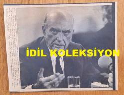 YUNANİSTAN ESKİ BAŞBAKANI ANDREAS PAPANDREU'NUN AJANS-BASIN FOTOĞRAFI (KAĞIT BASKI) (Πρωτότυπη φωτογραφία ειδησεογραφικού πρακτορείου του πρώην Έλληνα πρωθυπουργού Ανδρέα Παπανδρέου.) - 20 x 16 cm EBADINDA - ANDREAS PAPANDREU KONUŞMA YAPARKEN ÇEKİLMİŞ BİR KARE, 1989