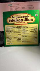 DAS GROßE DEUTSCHE VOLKSLIEDER ALBUM FÜR DAS ROTE KREUZ - FISCHER CHÖRE - DIE WIENER SANGERKNABEN - DIE ORIGINAL HEIDELERCHEN - TÖLZER KNABENCHOR - DIE WESTFALISCHEN NACTIGALLEN UND VIELE ANDERE BEKANNTE CHÖRE - GEMA RECORDS 33'LÜK LONG PLAYLER 1978 - VINLY - KIZIL HAÇ İÇİN BÜYÜK ALMAN HALK ŞARKILARI ALBÜMÜ DUBLE ALBÜMDÜR YANİ 2 PLAK İÇERMEKTEDİR... DİKKAT FOTOĞRAFLARA İYİ BAKALIM ÇÜNKÜ KAPAK İÇERİDEN YAPIŞMIŞ VE HASARLI... ben biraz tamir eder gibi yaptım  :)