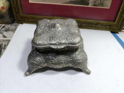 P85-----GÜMÜŞ RENGİ İTALYA ÜRETİMİ METAL KUTU