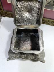 P85-----GÜMÜŞ RENGİ İTALYA ÜRETİMİ METAL KUTU