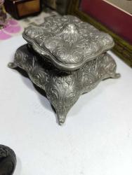 P85-----GÜMÜŞ RENGİ İTALYA ÜRETİMİ METAL KUTU