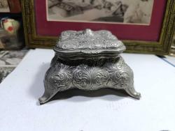 P85-----GÜMÜŞ RENGİ İTALYA ÜRETİMİ METAL KUTU