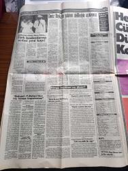 Gölge Adam Gazetesi - Turkish Newspaper - 10-16 Ocak 1989 - komünizm ve irtica iftirası başyazı - iktidar olmaya hazırız diyen SHP'nin Genel sekreteri Deniz Baykal'ın yalanını delilleriyle açıklıyoruz - Afrika'nın elmas diyarı Zaire Türk iş adamlarına açılan yeni kapı - Genç İş adamları Derneği Başkanı Cefi Kamhi'ye göre Türk ekonomisi ne durumda - Fenerbahçe kulübü'nün milyarder başkanı Tahsin Kaya'nın büyük iddiası - SHP Hatay milletvekili Ali Uyar YÖK başarılı görünmek için mi öğrencileri mezun ediyor - Emlak Bankası 2 tam sayfa reklam - İzmir Belediye Başkanı Burhan Özfatura şampiyonluk için tek adayım genç Beşiktaş dedi - tarihte tanınmış masonlar - Rıdvan Dilmen'i Fenerbahçe'den hiç kimse koparamaz - Galatasaray'ın en iyi savunma ödülü sahibi basketçi Tülin Fotoğrafı - Beyoğlu belediye başkanlığına adaylığını koyacak olan Hülya Koçyiğit - Fenerbahçe kaptanı Schumacher'e ödül verilecek - Trabzonspor yarıştan kopmadı - Bayer Münih'in yıldızı Olaf Thon'un yıllık geliri 600 milyon TL