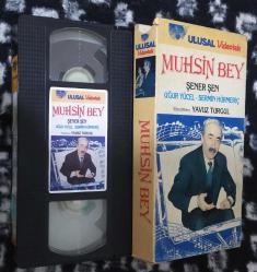 MUHSİN BEY 1987 ORJİNAL BANDROLLÜ ULUSAL VİDEOTEK KARTONETLİ (NADİR)
