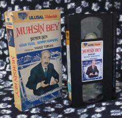 MUHSİN BEY 1987 ORJİNAL BANDROLLÜ ULUSAL VİDEOTEK KARTONETLİ (NADİR)