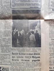 Sabah Postası Gazetesi - Turkish Newspaper - 20 Kasım 1962 - Gaz çay ve köylü sigarasına zam yok - Maliye Bakanı Ferit Melen fakir köylüden vergi alınmayacak dedi - İzmir'de klakson çalmak yasak - De Gaulle seçimlerde başarı kazandı - İzmirli hamallar Dün grev yaptılar - Hindistan ölüm kalım savaşına başladı - çocuk kitapları sergisi Fotoğrafı - İngiliz tarihçisi Toynbee Kızıl Çin büyük bir tehlikedir dedi - Yıldız Asena acıklı macerasını anlattı - Amerika uçaklarını geri çekmesi için Sovyetlere 48 saat mühlet veriyor - Zehra Abla yazan Hikmet Bozkurt Yazı Dizisi - şehir içinde belediye otobüsünün yolu kesildi - Eline ilk defa tüfek alan Miray Sözerman tecrübeli avcıları mağlup etti Fotoğrafı - Şeker gibi film ne şeker şey başrollerde Göksel Arsoy Türkan Şoray - turistik göl gazinosu şahane bir program açılıyor - Zorlu damat filmi başrolde Kadir Savun Cevat Kurtuluş köşk ve lale sinemalarında - Bytomlular 3. Tur Galatasaray'ın hakkıydı dedi - milli takımımız yarın gidiyor - Spartak