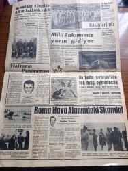 Sabah Postası Gazetesi - Turkish Newspaper - 20 Kasım 1962 - Gaz çay ve köylü sigarasına zam yok - Maliye Bakanı Ferit Melen fakir köylüden vergi alınmayacak dedi - İzmir'de klakson çalmak yasak - De Gaulle seçimlerde başarı kazandı - İzmirli hamallar Dün grev yaptılar - Hindistan ölüm kalım savaşına başladı - çocuk kitapları sergisi Fotoğrafı - İngiliz tarihçisi Toynbee Kızıl Çin büyük bir tehlikedir dedi - Yıldız Asena acıklı macerasını anlattı - Amerika uçaklarını geri çekmesi için Sovyetlere 48 saat mühlet veriyor - Zehra Abla yazan Hikmet Bozkurt Yazı Dizisi - şehir içinde belediye otobüsünün yolu kesildi - Eline ilk defa tüfek alan Miray Sözerman tecrübeli avcıları mağlup etti Fotoğrafı - Şeker gibi film ne şeker şey başrollerde Göksel Arsoy Türkan Şoray - turistik göl gazinosu şahane bir program açılıyor - Zorlu damat filmi başrolde Kadir Savun Cevat Kurtuluş köşk ve lale sinemalarında - Bytomlular 3. Tur Galatasaray'ın hakkıydı dedi - milli takımımız yarın gidiyor - Spartak