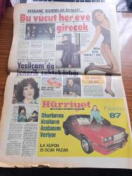 Hürriyet Hafta Sonu Gazetesi - Turkish Newspaper - 16 Ocak 1987 - Serpil Çakmaklı'ya giden yol kız kardeşinin masasından mı geçiyor yoksa dev çiçekten mi Fotoğrafı - Ahu Tuğba erkek kadınmış - parlamenter Atılma Sin pavyonlardan gazinolara terfi etti - İlhan İrem'le uçabilirsiniz Fotoğrafı - Harika Avcı kendini beğenmiyor Fotoğrafı - Tarık Tarcan Ve Sibel Turnagöl Fotoğrafı - Hitler'in göz koyduğu sanatçı Ferdi Tayfur Fotoğrafı - arabeskçi Ferdi Tayfur Amerika'da katil olacaktı Fotoğrafı - eşofmanlı türkücü Bedia Akartürk Fotoğrafı - Gül Erda'nın o biçim fotoğrafları - Arif Sağ suçlanıyor gönülden gönüle mi reklam kuşağı mı Fotoğrafı - Hülya Koçyiğit Kadir İnanır toto'da da loto'da da yattı Fotoğrafı - Zuhal Olcay Müjdat Gezen dulların aşkı Fotoğrafı - Orhan Gencebay'ın kolunda gelin görünce Sevim Emre çatladı Fotoğrafı - Hülya Avşar Kedi Kızı yedi Fotoğrafı - Yönetmen Sinan Çetin eserinden utandı kendi adı yerine uydurma bir isim kullandı - ödüllü yönetmen Korhan Abay'a ayıp etti