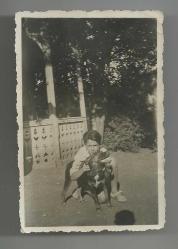 HAREKETLİ KÖPEK VE KIZ ÇOCUĞU TEMALI KÜÇÜK EBAT FOTOĞRAF...