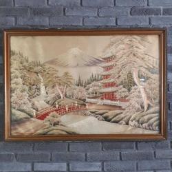 ANTİKA , JAPONYA FUJI DAĞI VE CHUREITO PAGODA ANTİK BUDİST TAPINAĞI TASVİRLİ EL İŞLEME İPEK KANAVİÇE , ORJİNAL ÇERÇEVESİNDE TABLO , 98 x 68 cm
