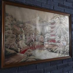 ANTİKA , JAPONYA FUJI DAĞI VE CHUREITO PAGODA ANTİK BUDİST TAPINAĞI TASVİRLİ EL İŞLEME İPEK KANAVİÇE , ORJİNAL ÇERÇEVESİNDE TABLO , 98 x 68 cm