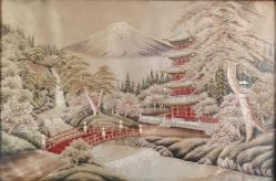 ANTİKA , JAPONYA FUJI DAĞI VE CHUREITO PAGODA ANTİK BUDİST TAPINAĞI TASVİRLİ EL İŞLEME İPEK KANAVİÇE , ORJİNAL ÇERÇEVESİNDE TABLO , 98 x 68 cm