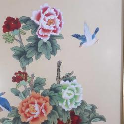 VINTAGE UZAKDOĞU SANATÇI İMZALI , MÜHÜRLÜ , KUŞLAR VE ÇİÇEKLER TEMALI ÇERÇEVELİ TABLO , 86 x 56 cm
