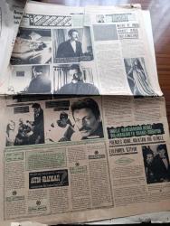 Halka ve Olaylara Tercüman Gazetesi - Turkish Newspaper - 25 Mayıs 1970 - Şumul maddesi aynen kabul edildi - Astsubay eşleri Ankara'da yürüyüş yapacaklar - büyük halk şairi Yunus Emre'nin naaşının nakli töreninde 15 bin kişi bulundu - İstanbul lisesinin 86. Kuruluş yıldönümü kutlandı fotoğraf - haydarpaşalılar pilava kaşık attılar Fotoğrafı - Ankara hukukta öğrenime ara verildi - GES İŞ'te anlaşmaya varılıyor - 40 kişiye 1 memur yazan Rauf Tamer - Modern Folk Üçlüsü tartışma sahnesinde - Beyböri başrolde Salih Güney Müjgan Ağralı Aynur Aydan ve Tanju Şakar Foto Roman - şu bahsettiğimiz oynayanlar Müşfik Kenter Serpil Örümcer Foto Roman - mağrur kadın oynayanlar Türkan Şoray Ekrem Bora Foto Roman - Mine Mutlu modern sulukuleli Fotoğrafı - şampiyon Fenerbahçe Samsun'dan 1 puanla dönüyor - Gençlerbirliği'ni 3-2 yenen Vefa rahat nefes aldı Fotoğrafı - Beşiktaş 5 Altınordu 0 fotoğraf - PTT 1 Galatasaray 0 - 1. Türkiye ligi puan durumu - Spor Toto neticeleri - Balkan boks şampiyonası bitti