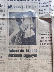 Halka ve Olaylara Tercüman Gazetesi - Turkish Newspaper - 6 Şubat 1963 - Ankara'da feci uçak kazasında ölenler askeri törenle toprağa verildi - Ankara sokakları gözyaşları ile ıslandı Fotoğrafı - albayraklara sarılmış 47 kişi Hacı Bayram camii'nde - annenin ölümü şiiri yazan Necip Fazıl Kısakürek - CHP'den aldığı emri yapan bir parti Yeni Türkiye Partisi - Edirne seller altında Fotoğrafı - Sivas'ta iskambil oynamak yasak - Sülün Osman'ın hocası Kayseri'liyi dolandırdı - Yirmi Sekiz Yıl Sonra İran'da 2 hafta yazan Murat Sertoğlu Yazı Dizisi - Saadet tacı yazan Kerime Nadir Yazı Dizisi - zekat sandıkları yazan Ahmet Kabaklı - Adalet Partisi genel başkanı Ragıp Gümüşpala'nın sözleri - uçak kazasında ölenlere fatihalı uğurlanış Fotoğrafı - Beşiktaş New York turnuvasına gidecek - Beşiktaşlı Güven Önüt'ün sakatlığı mühim değil - verdiği sözü tutan takım Karagümrük - En az gol yiyen kaleci Fenerbahçeli Hazım - milli Lig maçlarında bu haftaki hasılat 246.601 lira - Spor Toto