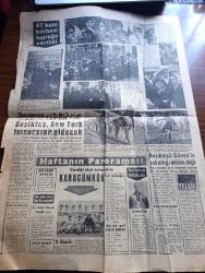 Halka ve Olaylara Tercüman Gazetesi - Turkish Newspaper - 6 Şubat 1963 - Ankara'da feci uçak kazasında ölenler askeri törenle toprağa verildi - Ankara sokakları gözyaşları ile ıslandı Fotoğrafı - albayraklara sarılmış 47 kişi Hacı Bayram camii'nde - annenin ölümü şiiri yazan Necip Fazıl Kısakürek - CHP'den aldığı emri yapan bir parti Yeni Türkiye Partisi - Edirne seller altında Fotoğrafı - Sivas'ta iskambil oynamak yasak - Sülün Osman'ın hocası Kayseri'liyi dolandırdı - Yirmi Sekiz Yıl Sonra İran'da 2 hafta yazan Murat Sertoğlu Yazı Dizisi - Saadet tacı yazan Kerime Nadir Yazı Dizisi - zekat sandıkları yazan Ahmet Kabaklı - Adalet Partisi genel başkanı Ragıp Gümüşpala'nın sözleri - uçak kazasında ölenlere fatihalı uğurlanış Fotoğrafı - Beşiktaş New York turnuvasına gidecek - Beşiktaşlı Güven Önüt'ün sakatlığı mühim değil - verdiği sözü tutan takım Karagümrük - En az gol yiyen kaleci Fenerbahçeli Hazım - milli Lig maçlarında bu haftaki hasılat 246.601 lira - Spor Toto