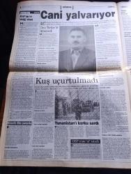 Sağduyu Gazetesi - Turkish Newspaper - 1 Haziran 1999 - uzmanlar Abdullah Öcalan'ın görünüşüne aldanmayın dedi - Abdullah Öcalan kardeşlik ve barış için yaşaması gerektiğini söyleyerek pişmanım dedi Fotoğrafı - şehit yakınları isyan ettiler - DGM'ler değişiyor - DSP pişmanlık yasası istedi - Yunanistan başbakanı Kostas Simitis Öcalan'ın açıklamaları Türk Yunan ilişkilerini zedeleyebilir dedi - PKK'ya destek veren Almanlar Şimdi de Öcalan davasını AİHM'e taşıyor - PKK koruculara saldırdı - Keşmirde mücahitler direnişte - Kosova'da toplu tecavüz var - ABD'den sırplara çağrı Miloseviç'i devirin - İsrail lübnan'ı bombaladı - Abdullah Öcalan'ın yargılandığı tarihi duruşmada mudanya'da kuş uçurtulmadı - Fidan çocuk dergisi sahibi Ali Osman Deniz röportaj - Galatasaray şampiyonluk coşkusunu doyasıya yaşayarak kutlama dersi verdi fotoğraf - Göztepe 17 yıl sonra tekrar birinci ligde - Fenerbahçe'de revizyon - Beşiktaş'ta yabancılar sağlık kontrolünde - sigaraya dakikada 6 kurban