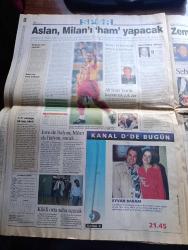 Radikal Gazetesi - Turkish Newspaper - 3 Kasım 1999 - DSP ve MHP'nin Haluk Kırcı çekişmesi büyüyor Fotoğrafı - bedelli askerlik yasası kabul edildi - Nesim Malki'nin defteri Erol Evcil'in evinde çıktı - jandarma işte Ahmet Taner Kışlalı'nın failleri robot resimler - MHP Türk İş'i ele geçirme peşinde - dünyaca ünlü psikopatların beş yıldız verdiği filmler - Fethullah Gülen'i eğitimde kontrol etmek isteyen YÖK - türbana kapı aralandı - Fazilet Partisinde kavga büyüyor - Recai Kutan'dan İsrail işbirliğine vize - Bülent Ecevit'ten Rusya'ya kritik ziyaret - TÜSİAD Yönetim Kurulu Başkanı Erkut Yücaoğlu liderler bizden vize istiyor - Koç Avrupa Ligi'nde - Amerikan pastası filmi sinemalarda özel gösterim - Galatasaray Milan'ı ham yapacak - Galatasaray'ın en büyük kozu Hagi Fotoğrafı - Süleyman Seba destek arıyor - Fenerbahçe'de Zeman son noktayı koydu - Kuşadası çevre kısa filmleri bugün başlıyor - Shakespeare'in 3. Richard'ı Türkiye'de ilk kez Ankara Devlet tiyatrosunda-  Işıl Kasapoğlu'