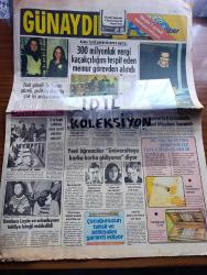 Günaydın Gazetesi - Turkish Newspaper - 4  Kasım 1977 - Türk güzeli Kamer Bulutöte İle Yunan Güzeli Angeliki politika dışında çok iyi anlaşıyorlar - Adana'da 66 pamuk tüccarının yaptığı 300 milyonluk vergi kaçakçılığını tespit eden memur İbrahim İnce görevden alındı - Soyulamayacak tek banka Ziraat Bankası TBMM şubesi Fotoğrafı - yeni öğrenciler üniversiteye korka korka gidiyoruz diyor - bombacı Leyla adıyla bilinen Belma Gürdil  ve arkadaşı Hilal Orkunoğlu duruşmada - CHP ile AP meclis başkanlığı konusunda görüş birliğine vardı - güvenlik kuvvetleri TİKKO'cu Orhan Bakır ve arkadaşlarını arıyor Fotoğrafı - hafiyesi Mahmut yazıp çizenler Oğuz Aral İlbam Ertem - sinema emekçileri Oğuzhan Asiltürk'ü mahkemeye veriyor - Ordu'nun ilk generali Hayri Ündül Kıbrıs ordusunun amacı adada barışı sağlamaktır - Eski tramplen atlama rekortmeni Mahir Canbakan Aytekin Kotil ve Ahmet İsvan'a İstanbul belediye seçimlerinde rakip - dertleriniz için Güzin Abla - Kafkas kartalı Şeyh Şamil yazan Oğuz Özdeş