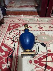 Vintage Tarz Kobalt Mavisi Masa Lambası Şık kobalt mavisi porselen gövde. Altın rengi (pirinç görünümlü) ayak, kulp ve duy detayları. Boy 40 cm Çalışır durumda