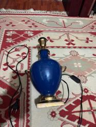 Vintage Tarz Kobalt Mavisi Masa Lambası Şık kobalt mavisi porselen gövde. Altın rengi (pirinç görünümlü) ayak, kulp ve duy detayları. Boy 40 cm Çalışır durumda
