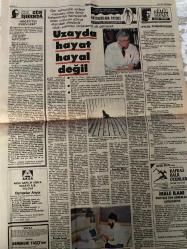 TERCÜMAN GAZETESİ - DOĞUM GÜNÜ HEDİYESİ (TURKISH NEWSPAPPER) - 6 EYLÜL 1985  - SADECE TEK YAPRAKTIR -Kenan Evren-Süleyman Demirel-Turgut Özal-Sadi Irmak-Nursun Erel-Semra Özal-Hasan Özbaykal-Atiye Erken-Ahmet Kabaklı-Doç Dr Mazhar Özman-Prof Dr Plum-Necdet Berkand-Rauf Tamer-Kadir Eren-Haluk İmamoğlu-Yaşar Güngör-Armenui Taşçı-Yakın tarihin en güç dönemini yaşıyoruz-Ciddi hafta başlıyor-15 gün içinde 3678 terörist yakalandı-IMF’ye artık hesap değil bilgi vereceğiz-Protokolda pürüz çıkmadı-Adana’da minibüs uçuruma yuvarlandı 16 ölü-Demirel’in freni patlayınca-İyi işyeri iyi kazanç Altın Han-Kanser haftasının Türk toplumunun getiremediği gerçekler-Uzayda hayat hayal değil-Genetik uzmanları 100 yıl ömür vadediyor-Hastalıklara paydos-1 Mayıs terörü-Sigara demokrasi kavga v s-İhalə ilanı-Kafkas halk oyunları büyük gösterisi-Telefon değişikliği-Yağmur suyu drenaj işleri yaptırılacaktır-Vefat-Armenui Taşçı’nın vefatı-Kendiniz dikin kendiniz giyin-Yarın 5 Aralık 1987-İdama referandum-Memurlara