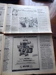 Cumhuriyet Gazetesi - Turkish Newspaper - 5 Eylül 1994 - polis Barış haftası etkinliklerine katılmak isteyen sanatçıları karakola götürdü - Ali Rıza Dizdar Lale Mansur Atıf Yılmaz Orhan Alkaya Jülide Kural Şanar Yurdatapan gözaltına alındı Fotoğrafı - Bülent Ecevit'in iktidara yürüyüş planı - İstanbul'da tangolu geceler - Profesör Uğur Derman öldü - Cumhurbaşkanı Süleyman Demirel Macaristan'a gidiyor - terörle mücadele mi fikirle mücadele mi yazan İlhan Selçuk - Sivas Kongresi törenlerine katılan  Murat Karayalçın yanlış hesap peşinde koşanları uyardı - Mehmet Sincar anıldı - CHP'li Ertuğrul Günay da DSP yolcusu - İngiltere başbakanı John Major IRA ile masaya oturmuyor - Rusya çeçen lider Dudayev'in istifasını istedi - Mehmet Ali Birand için yeni soruşturma - TRT müzesinde geçmişe yolculuk - Nejat Uygur tiyatrosu - Türkan Şoray ve Ekrem Bora Kadın severse de başrollerde Fotoğrafı - Zeki Alasya ve Metin Akpınar'ın başrollerini paylaştığı hastane dizisi Atv'de Fotoğrafı - Galatasaray