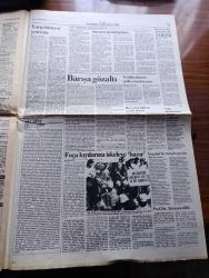 Cumhuriyet Gazetesi - Turkish Newspaper - 5 Eylül 1994 - polis Barış haftası etkinliklerine katılmak isteyen sanatçıları karakola götürdü - Ali Rıza Dizdar Lale Mansur Atıf Yılmaz Orhan Alkaya Jülide Kural Şanar Yurdatapan gözaltına alındı Fotoğrafı - Bülent Ecevit'in iktidara yürüyüş planı - İstanbul'da tangolu geceler - Profesör Uğur Derman öldü - Cumhurbaşkanı Süleyman Demirel Macaristan'a gidiyor - terörle mücadele mi fikirle mücadele mi yazan İlhan Selçuk - Sivas Kongresi törenlerine katılan  Murat Karayalçın yanlış hesap peşinde koşanları uyardı - Mehmet Sincar anıldı - CHP'li Ertuğrul Günay da DSP yolcusu - İngiltere başbakanı John Major IRA ile masaya oturmuyor - Rusya çeçen lider Dudayev'in istifasını istedi - Mehmet Ali Birand için yeni soruşturma - TRT müzesinde geçmişe yolculuk - Nejat Uygur tiyatrosu - Türkan Şoray ve Ekrem Bora Kadın severse de başrollerde Fotoğrafı - Zeki Alasya ve Metin Akpınar'ın başrollerini paylaştığı hastane dizisi Atv'de Fotoğrafı - Galatasaray