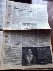 Cumhuriyet Gazetesi - Turkish Newspaper - 23 Ağustos 1994 - öğretmenlik borsada - biniciler bastırdı Koç büyük Konstantinus'tan Fatih Sultan Mehmet'e konulu sempozyumu iptal etti - Erken seçim yolu açılıyor - Dev Sol 3 itirafçıyı öldürdü - Ankara Bursa İzmir Antalya ve Konya'daki yangınlarda sabotaj olasılığı - Garanti bankası'ndan sendikal baskı - Fatih askerlik şubesine bomba 3 ölü 4 yaralı - İmam Hatip için partilerden işbirliği - solun kılavuzu yazan İlhan Selçuk - her yerde Fethullah yazan Hikmet Çetinkaya - Nadir Nadi eşi Berin hanım ve Yaşar Kemal birlikte Fotoğrafı - Diyarbakır valisi Doğan Hatipoğlu'ndan Başbakan Tansu Çillere su uyarısı - Refah Partisi hükümete şartlı destek vaat etti - küba'ya abluka tehdidi - Şeriat ve Alevilik yazan Cemal Şener Miyase İlknur Yazı Dizisi - Şahkulu Sultan Derneği Başkanı Mehmet Ali Yılmazkaya - Fenerbahçe Azerbaycan'ın Turan takımıyla en rahat maçını yapıyor - Galatasaray rakibi Avenir Beggen İzmir'de - Hayrettin için Galatasaray bitti