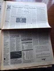 Cumhuriyet Gazetesi - Turkish Newspaper - 23 Ağustos 1994 - öğretmenlik borsada - biniciler bastırdı Koç büyük Konstantinus'tan Fatih Sultan Mehmet'e konulu sempozyumu iptal etti - Erken seçim yolu açılıyor - Dev Sol 3 itirafçıyı öldürdü - Ankara Bursa İzmir Antalya ve Konya'daki yangınlarda sabotaj olasılığı - Garanti bankası'ndan sendikal baskı - Fatih askerlik şubesine bomba 3 ölü 4 yaralı - İmam Hatip için partilerden işbirliği - solun kılavuzu yazan İlhan Selçuk - her yerde Fethullah yazan Hikmet Çetinkaya - Nadir Nadi eşi Berin hanım ve Yaşar Kemal birlikte Fotoğrafı - Diyarbakır valisi Doğan Hatipoğlu'ndan Başbakan Tansu Çillere su uyarısı - Refah Partisi hükümete şartlı destek vaat etti - küba'ya abluka tehdidi - Şeriat ve Alevilik yazan Cemal Şener Miyase İlknur Yazı Dizisi - Şahkulu Sultan Derneği Başkanı Mehmet Ali Yılmazkaya - Fenerbahçe Azerbaycan'ın Turan takımıyla en rahat maçını yapıyor - Galatasaray rakibi Avenir Beggen İzmir'de - Hayrettin için Galatasaray bitti