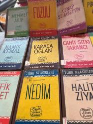 18 kitap - Varlık Türk klasikleri- Mehmet Akif-fuzuli- Cemal şehabettin- pir sultan abdal- Hüseyin rahmi- Türk yenilik şiiri-Namık Kemal-Karacaoğlan- Cahit sıtkı tarancı - baki- Reşat Nuri Güntekin- Ahmet haşim- Tevfik Fikret- nedim- Halit ziya- Orhan Veli kanık- Yunus Emre- serveti fünun edebiyatı