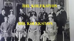 İNGİLTERE KRALİYET AİLESİNE AİT ORİJİNAL FOTOĞRAF - (AN ORIGINAL PHOTOGRAPH OF THE BRITISH ROYAL FAMILY TAKEN IN 1980.) - 20 x 15 cm EBADINDA - KRALİÇE 2. ELİZABETH'İN ANNESİ ELİZABETH BOWES-LYON'UN 80. DOĞUM GÜNÜ ŞEREFİNE ST. PAUL KATEDRALİ'NDE YAPILAN ŞÜKRAN AYİNİNDE KRALİYET AİLESİ ÜYELERİNİN TOPLUCA ÇEKTİRDİKLERİ BİR FOTOĞRAF.  FOTOĞRAFTA, KRALİÇE 2. ELİZABETH, ELİZABETH BOWES-LYON, PRENSES ANNE, PRENSES MARGARET, PRENS PHİLİP, PRENS CHARLES, ANDREW MOUNTBATTEN WİNDSOR, MARK PHİLLİPS, EDİNBURGH DÜKÜ PRENS EDWARD, DAVİD ARMSTRONG-JONES VE SARAH CHATTO YER ALMAKTADIR. - A PHOTOGRAPH OF MEMBERS OF THE ROYAL FAMILY AT A THANKSGIVING SERVICE IN ST. PAUL'S CATHEDRAL IN HONOR OF THE 80TH BIRTHDAY OF QUEEN ELIZABETH II'S MOTHER, ELIZABETH BOWES -THE PHOTOGRAPH INCLUDES QUEEN ELIZABETH II, ELIZABETH BOWES-LYON, PRINCESS ANNE, PRINCESS MARGARET, PRINCE PHILIP, PRINCE CHARLES, ANDREW MOUNTBATTEN WINDSOR, MARK PHILLIPS, PRINCE EDWARD, DUKE OF EDINBURGH, DAVID ARMSTRONG-JONES, AND SARAH CHATTO.